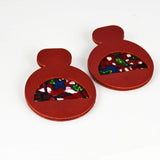 Boucles d’oreilles en cuir rouge et wax – Modèle Ahosi