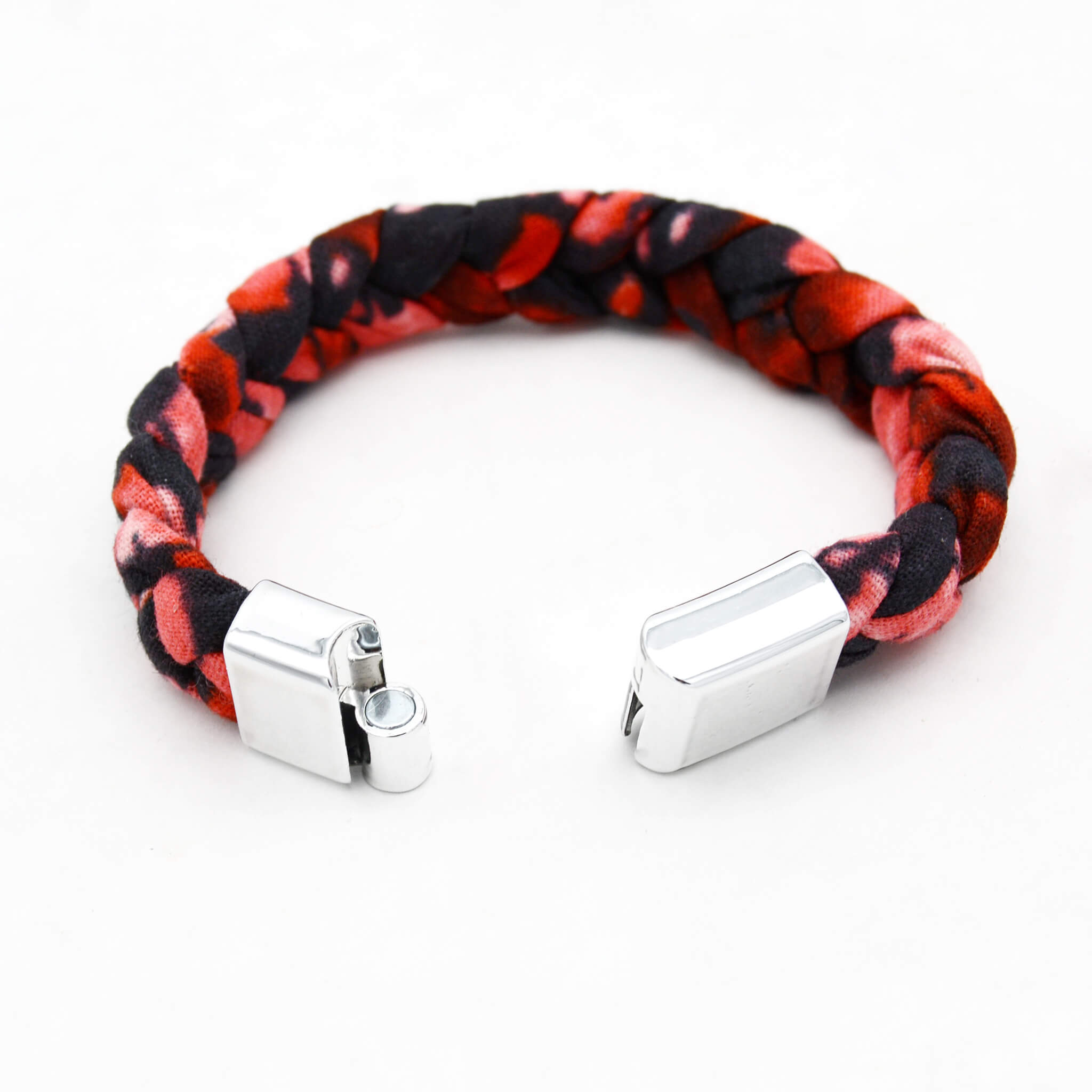 Braided Red and Black Fabric Bracelet – Metal Clasp