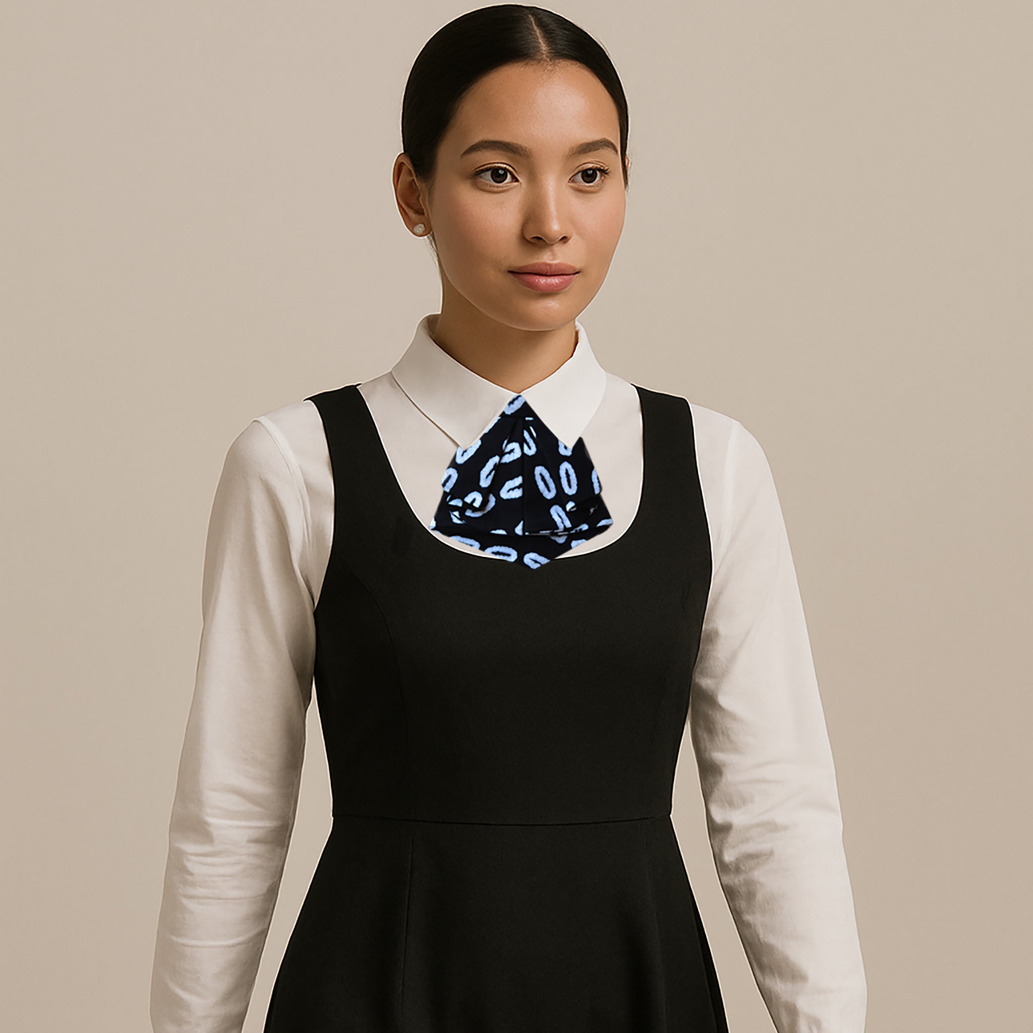 Cravate courte style jabot en pagne wax noir et blanc