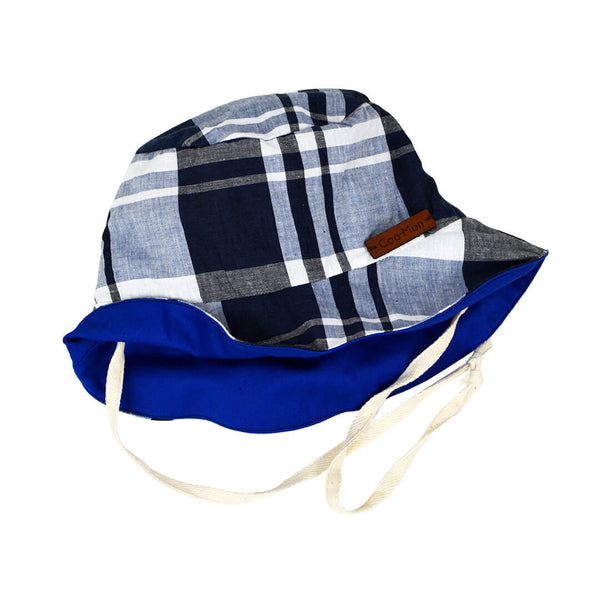 chapeau de soleil réversible pour enfant en madras à carreaux blanc et bleu marine