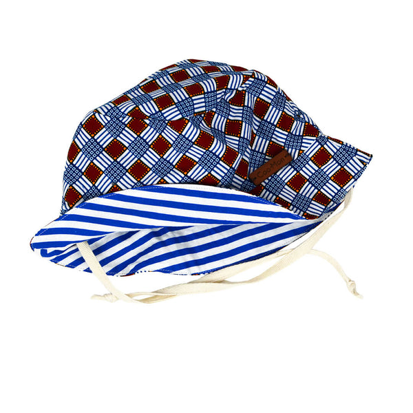 chapeau d'été pour enfant à carreaux bleu rouge et rayures réversible avec cordons 