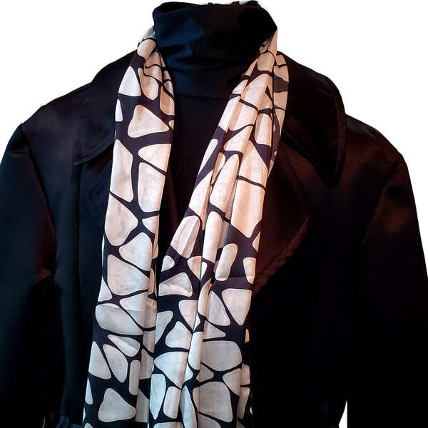 foulard écharpe rectangulaire blanc et noir en satin de soie