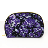 trousse de toilette, trousse de maquillage mauve tachetée de blanc et noir en batik africain. Trousse cousue au Québec