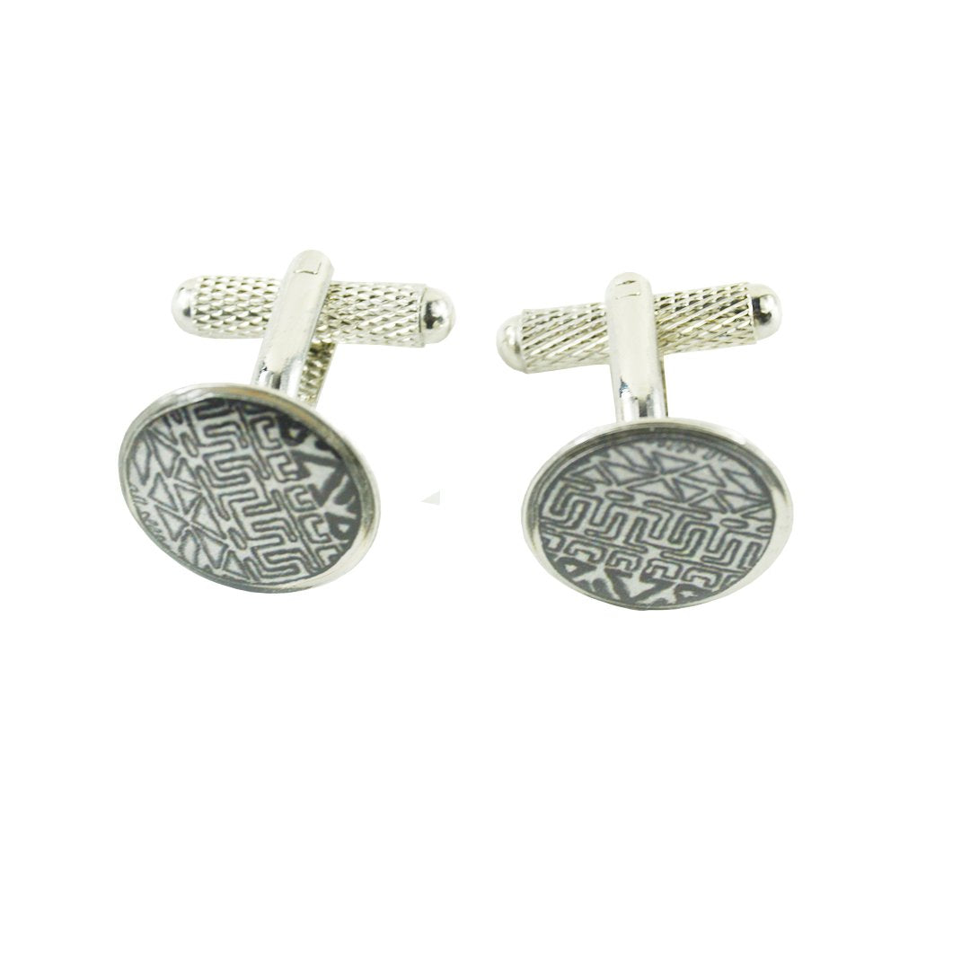 How to put on cufflinks