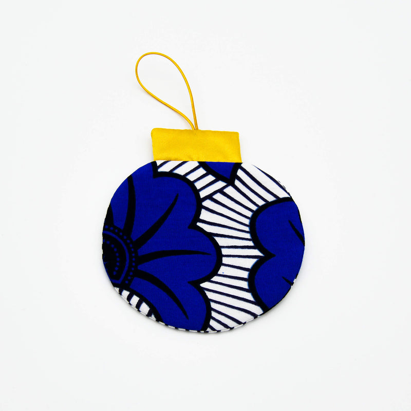 Ornement de Noël plat en tissu recyclé – motif floral bleu et blanc
