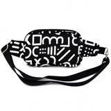 Vue arrière d'un sac bandoulière unisexe noir et blanc avec sangle réglable.