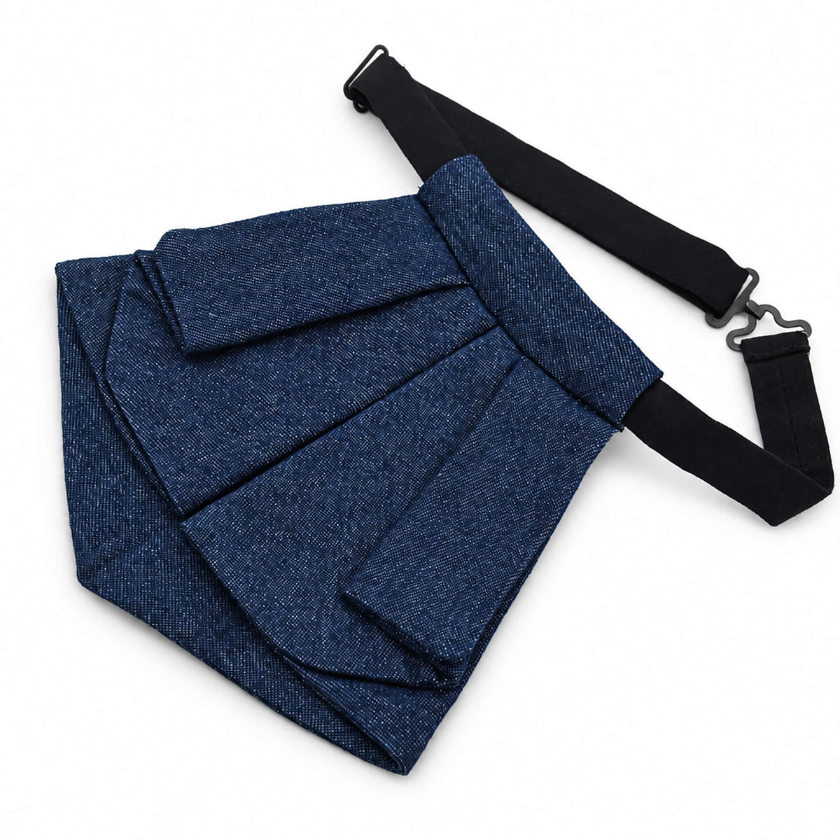 Cravate femme en denim bleu jeans avec plis superposés et texture de tissu jeans