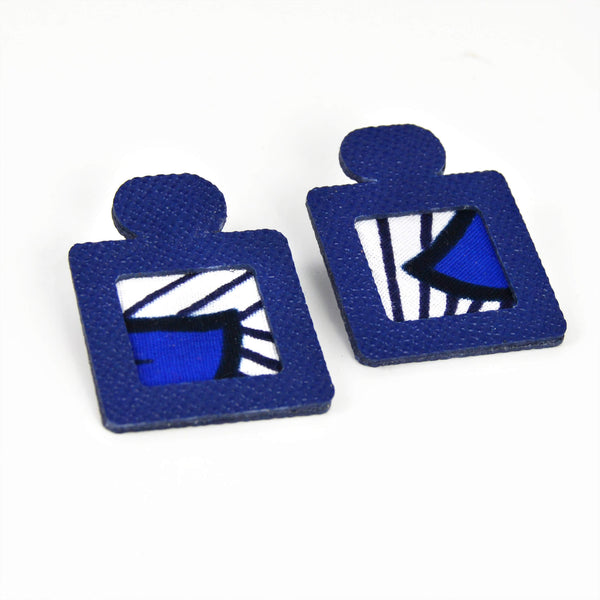 Boucles d’oreilles en cuir bleu et wax – Modèle NaN – Collection ReNée