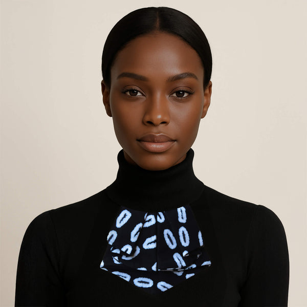 Women short -black and white graphic pattern