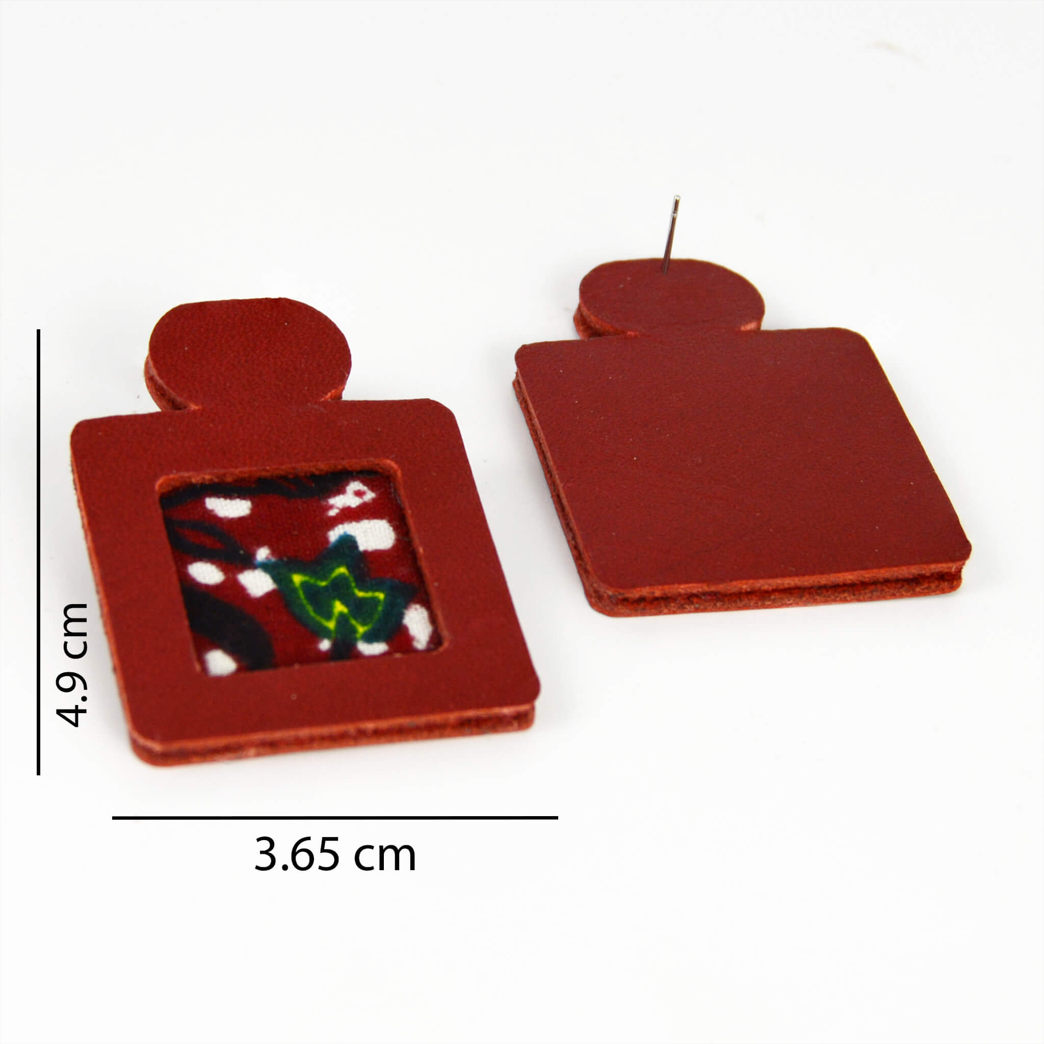 Boucles d’oreilles en cuir noir et wax à pois – Modèle NaN – Collection ReNée