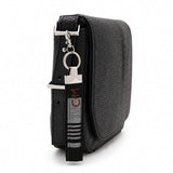Porte-clé en tissu Coo-Mon attaché à un sac noir, usage polyvalent, Québec