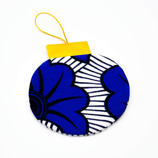 Ornement de Noël plat en tissu recyclé – motif floral bleu et blanc