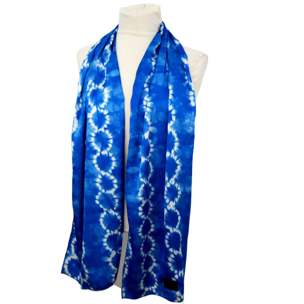 foulard echarpe en soie satinee tie and dye bleu et blanc