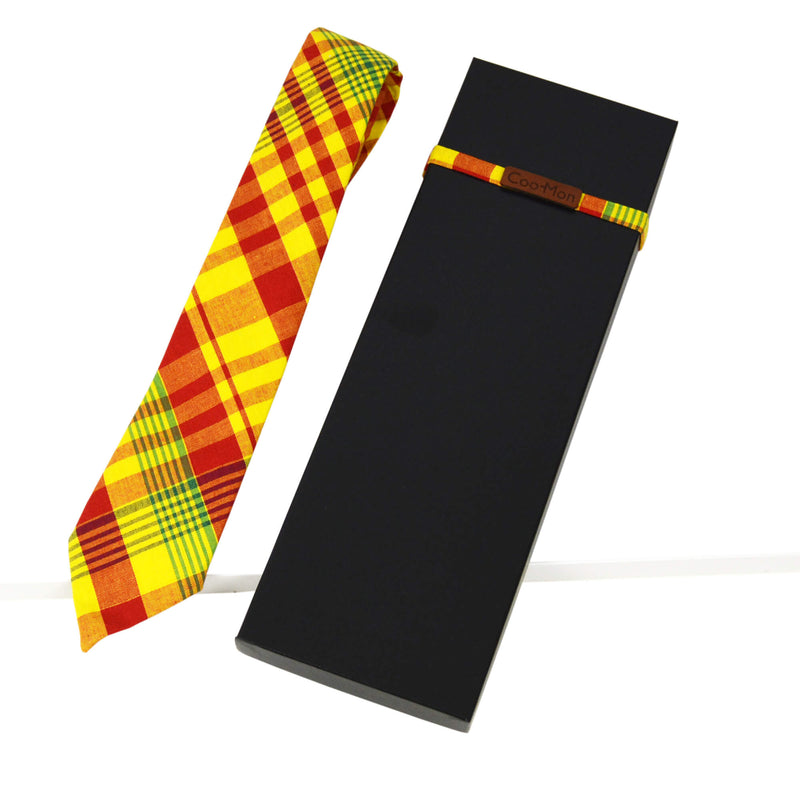 une cravate en madras  jaune rouge, un magnifique cadeau pour homme
