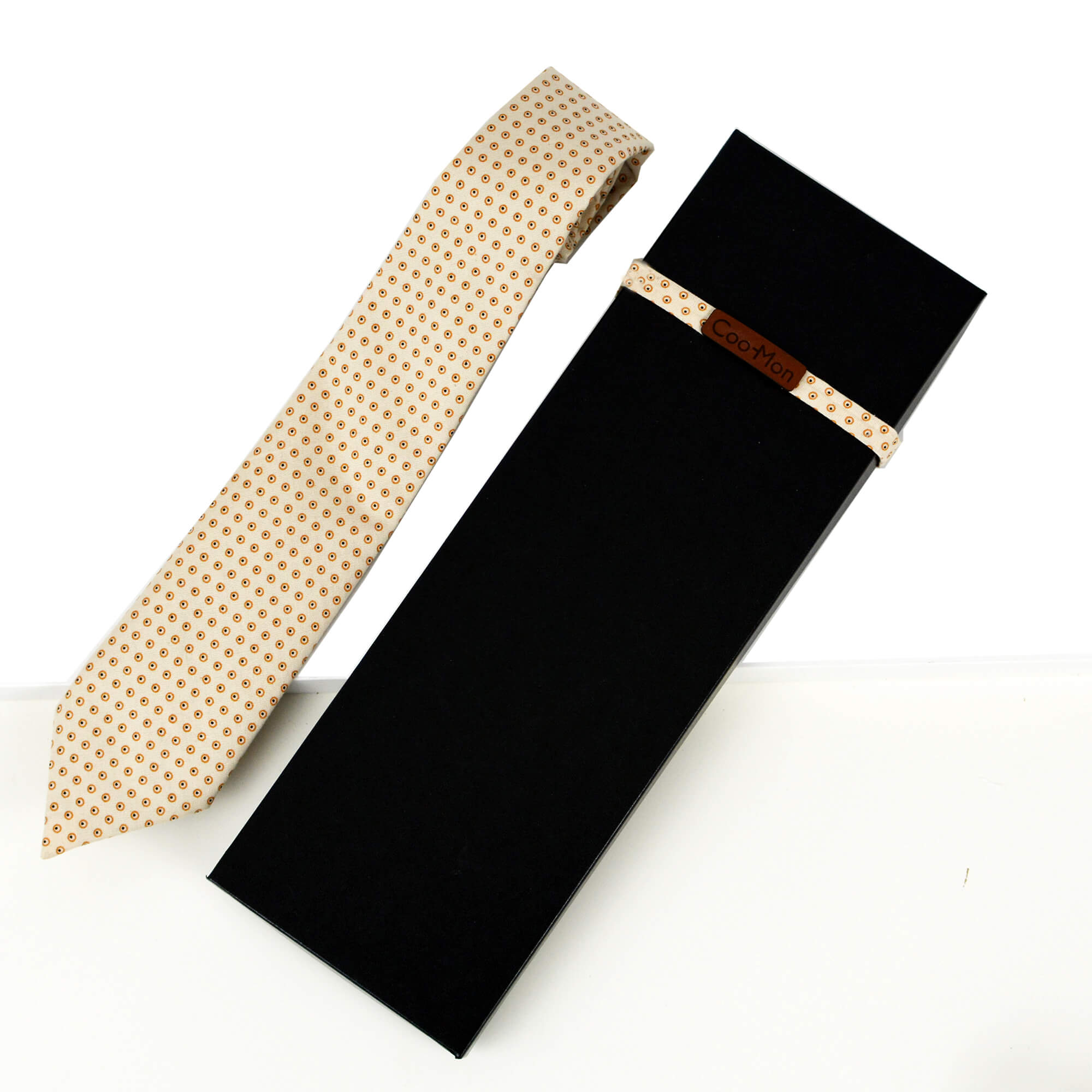 Beige polka dot tie 